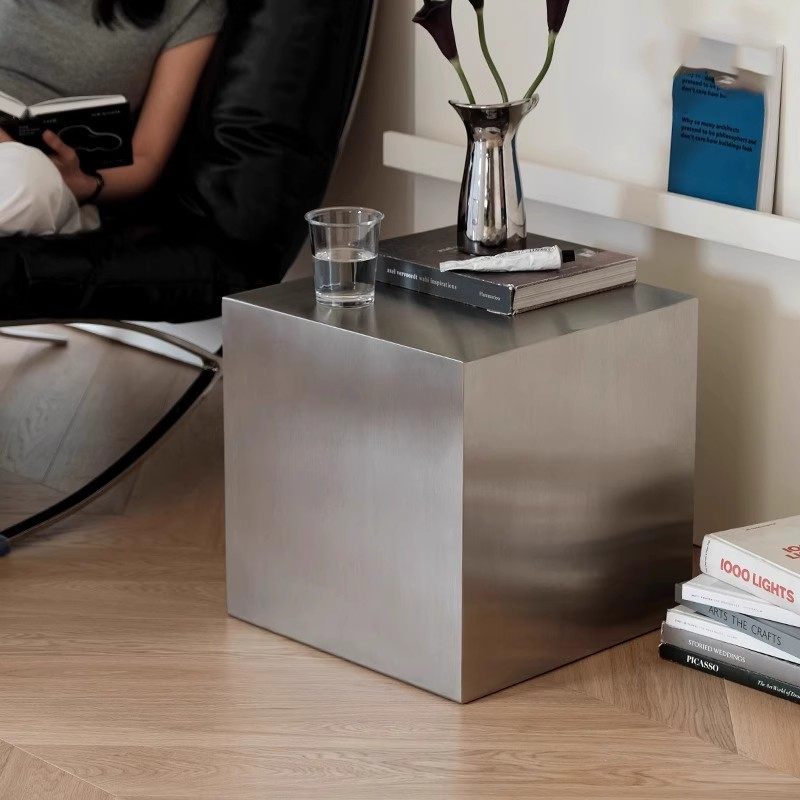 طاولات جانبية إيطالية من الفول - مراجعة Desk Setup Minimalist وسعره